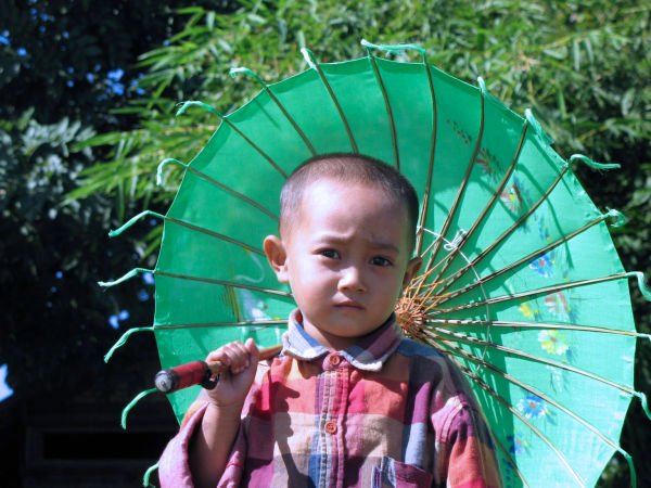 Enfant à l'ombrelle