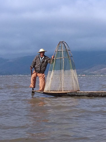 Pêcheur à la nasse