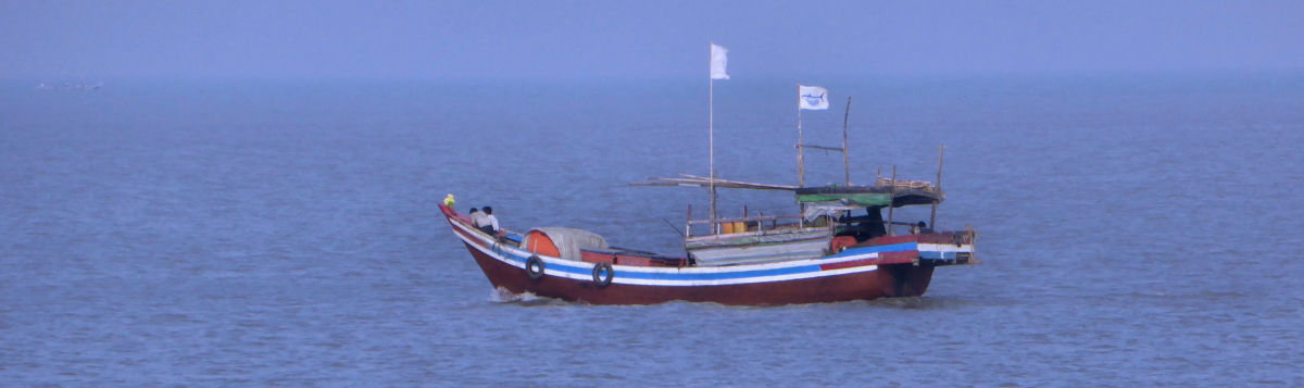 Le soir retour du bateau de pêche