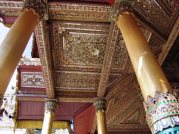 Plafond sculpté de le  Schwedagon