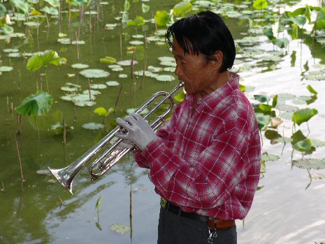 Musicien au parc du Dragon Noir