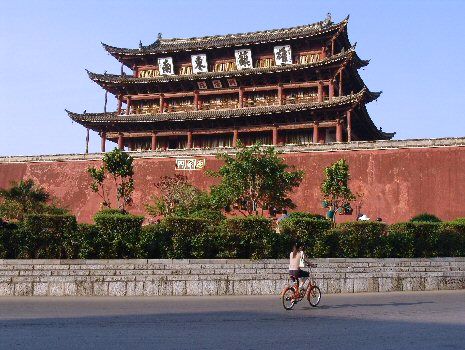 Jianshui : porte de la Tour Face au Soleil