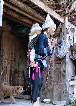 Grand mère Miao et son petit fils