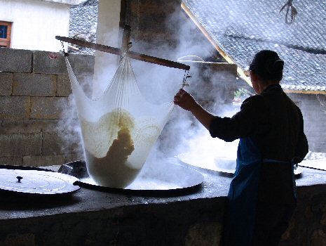 Cuisson et filtrage du lait de soja à Shuitouzhai