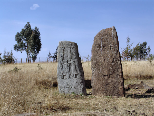 2 stèles à Tiya