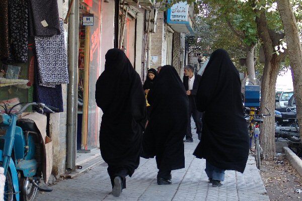 3 femmes dans la rue