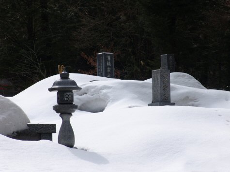 cimetire mlancolique sous la neige