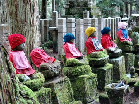 Statues habilles - Nropole Okuno-In