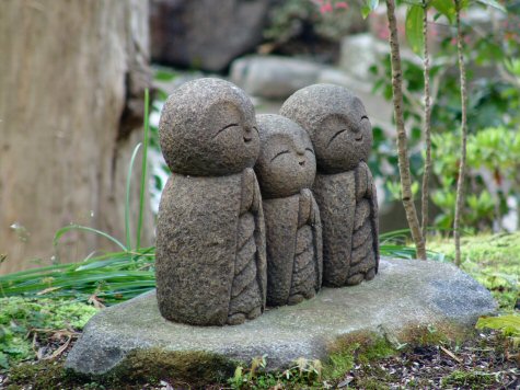 3 statues dans le jardin de Hase