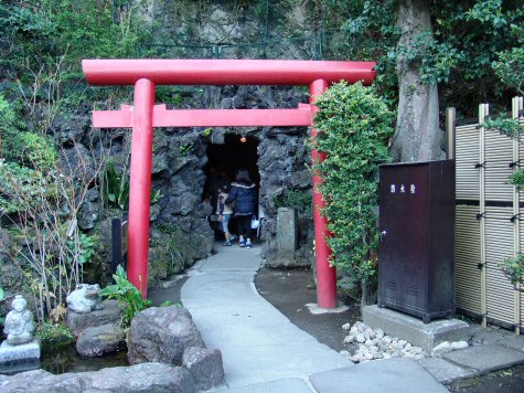 La grotte du temple de Hase