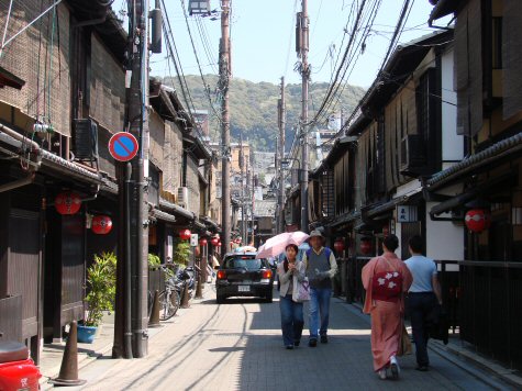 Rue typique d'une ville japonaise