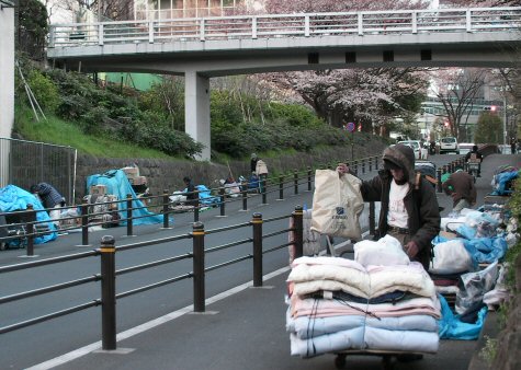 Clochards dans la rue (Tokyo)