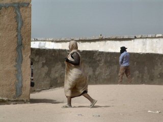 Miction et tempete de sable