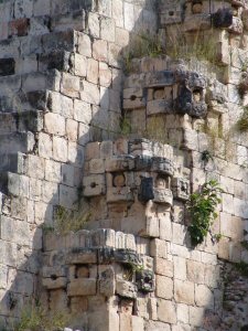 Dieux Chac - escalier de la Grande Pyramide