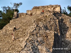 Pyramide de Coba le soir