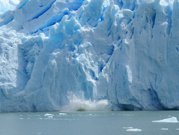 Bloc de glace s'effongrant 