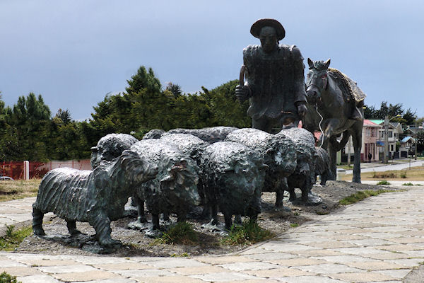 Eleveur et son troupeau de moutons