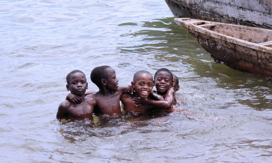 Enfants au bain