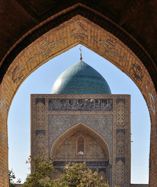 Le Kalon depuis l'entrée de la cour intérieure