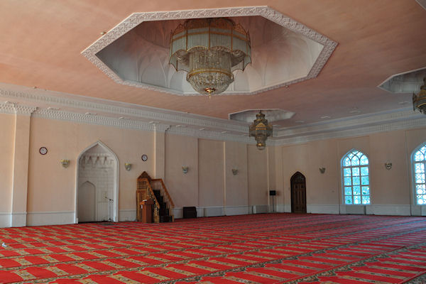 Mosquée et son grand plafond