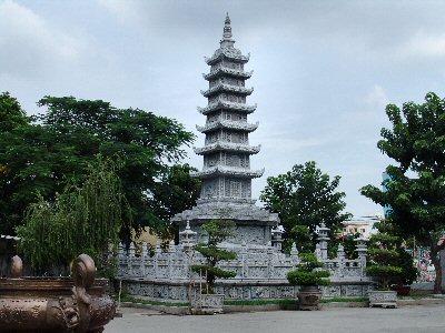 Tour de la Pagode Vinh Nghiem