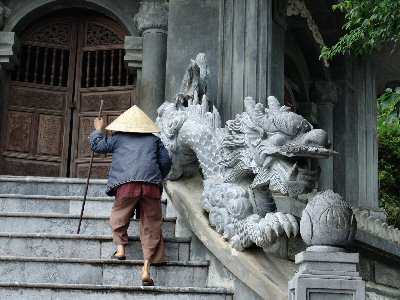 sur les marches du temple