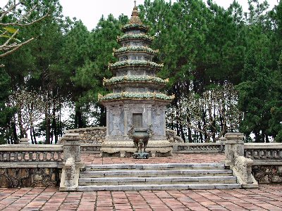 Sanctuaire de la pagode Thien Mu