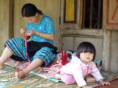 Femme H'Mong et son bb