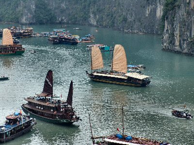 Jonques en baie d'Halong