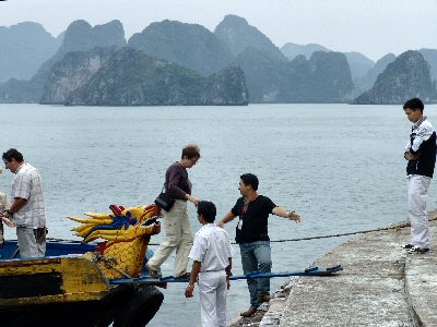 Escale sur un ilot en Baie d'Halong